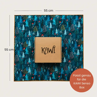 Geschenktuch Wald 55 x 55 cm mit KAWI Senso Box zum Größenvergleich